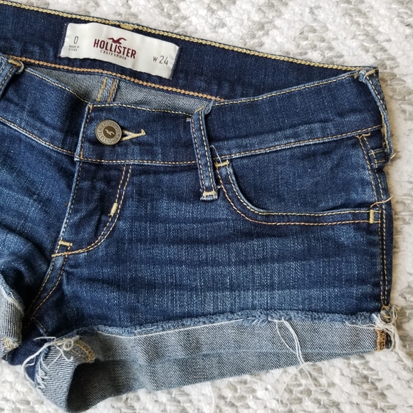 Hollister Cuffed Mini Shorts Size 0 - Picture 2 of 6